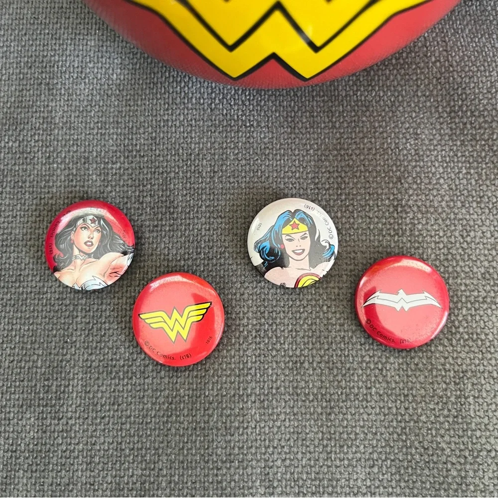 NWOT Iconic Wonder Woman Logo Red Blue Yellow 24 oz Ceramic Mug and Bonus Pins